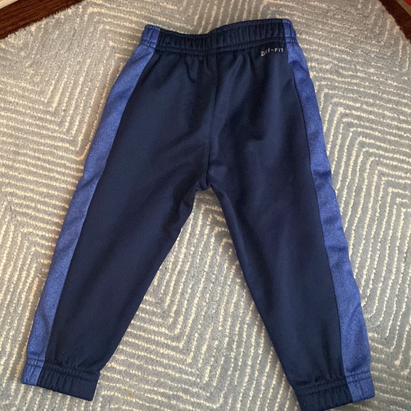 Nike toddler set, like new, Size 24 months - Picture 4 of 7